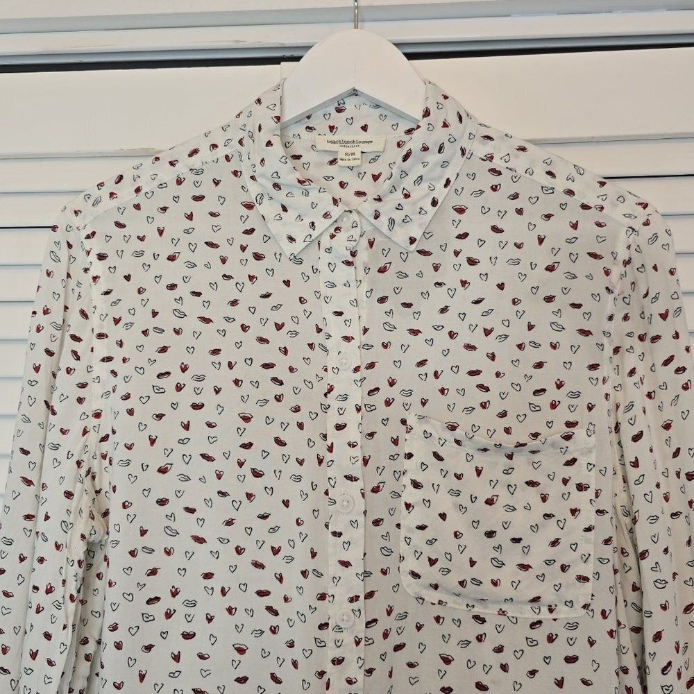 BEACHLUNCHLOUNGE Alanna Love Bites Button Up Shirt White Hearts Lip Women Medium - Picture 3 of 13